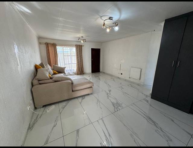 1 BEDROOM CLUSTER FOR SALE IN TERENURE